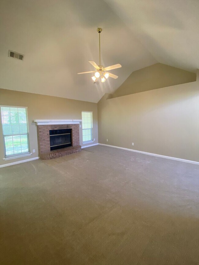 Building Photo - 1112 Panola Cir