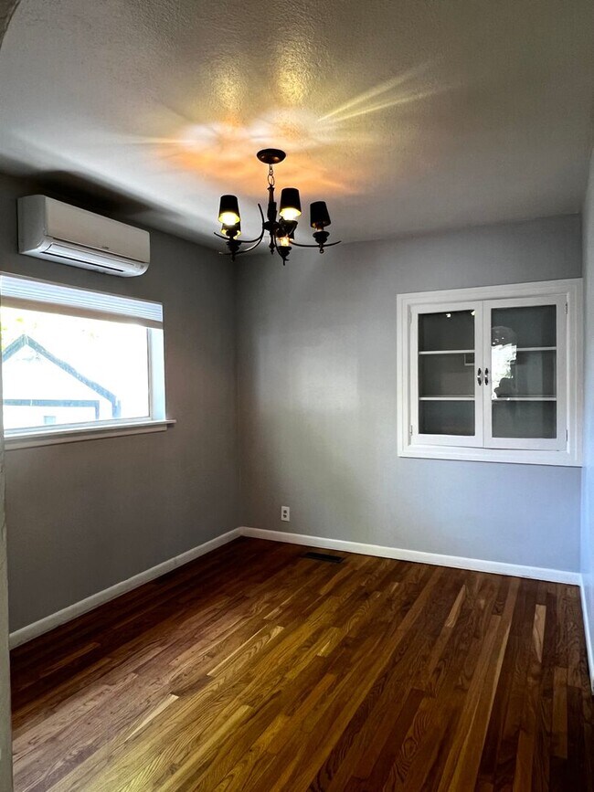 Foto del edificio - 634 Burns St