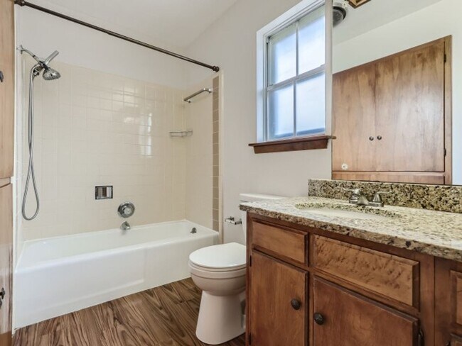 Foto del edificio - SPACIOUS HOME!!