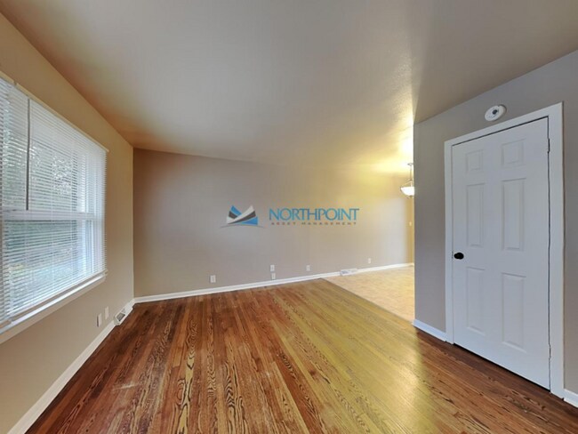 Foto del edificio - 5602-5604 N Strathbury Ave