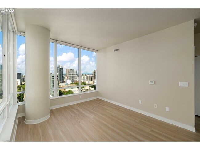 Building Photo - Benson Tower Unit with Views