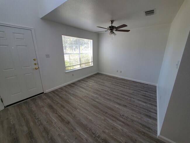 Foto del edificio - 1014 Glen Meadow Cove
