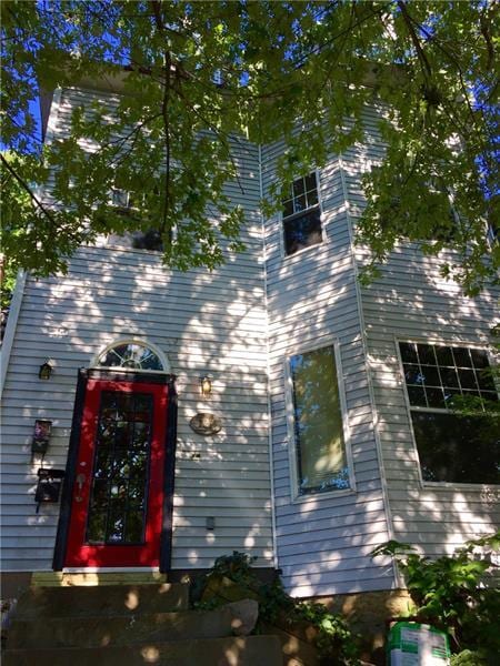 Building Photo - 637 College St