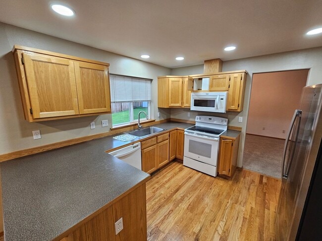 Foto del edificio - Beautifully Maintained 4-Bed, 2.5-Bath Monroe Home