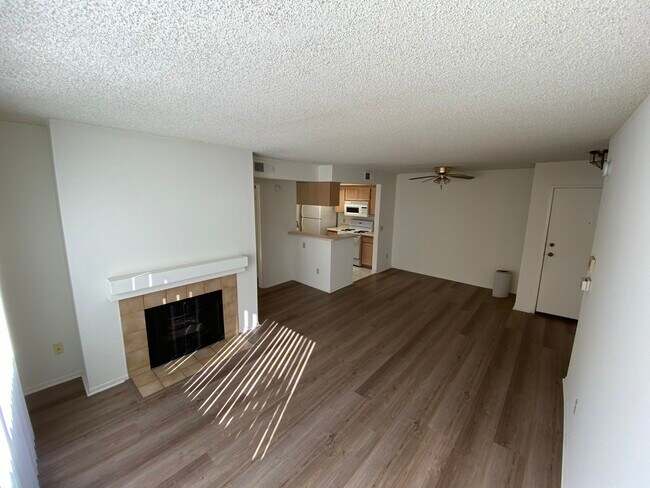 Dining area - 22501 Del Valle St