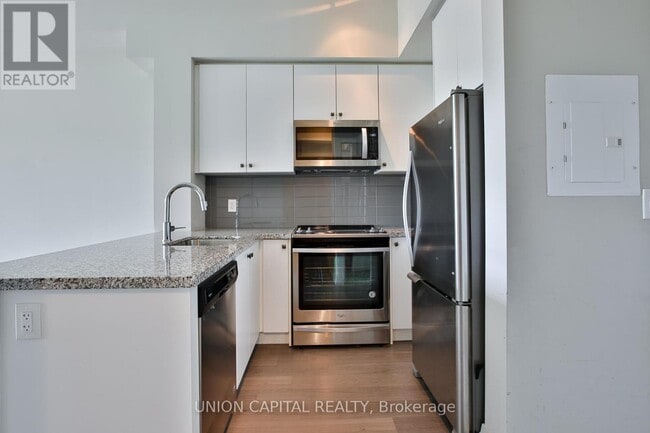 Building Photo - 555 William Graham Dr