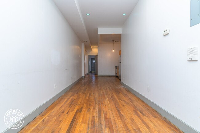 Building Photo - 150 Grove St