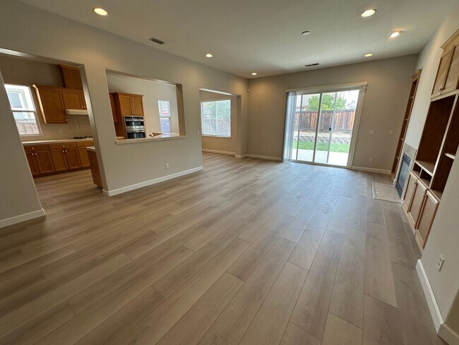 Foto del edificio - 5592 Plumbridge Way