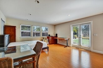 Building Photo - 1368 Oakhurst Ave