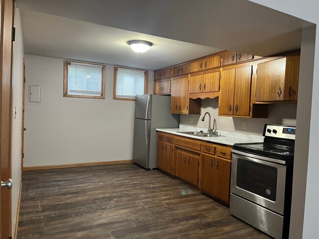 Building Photo - SKJJT LLC-4743