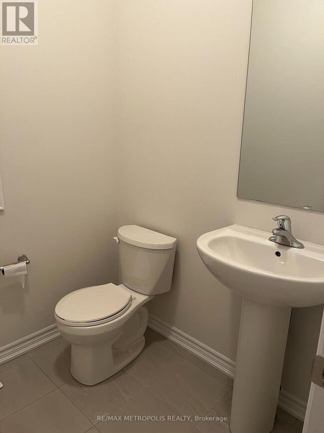 Building Photo - 3007 Sierra Dr