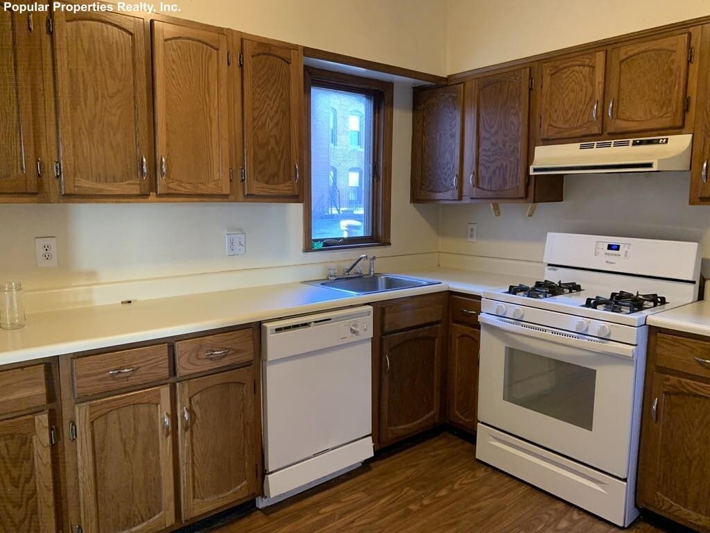 Building Photo - 5 Saybrook St