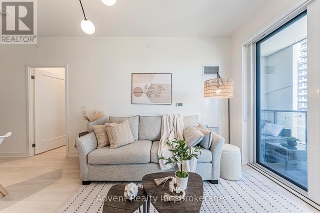 Building Photo - 105 Oneida Crescent