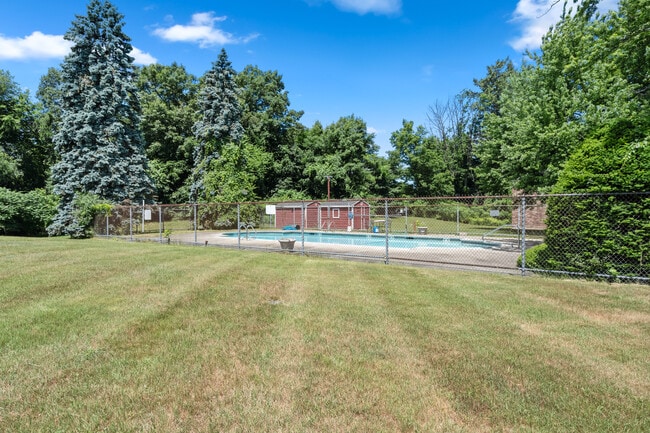 Foto del edificio - 13 Myles Standish Dr