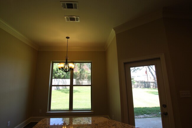 Foto del edificio - Beautiful 4 Bedroom Home Coming Soon in Bu...