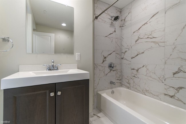 Building Photo - 1 br, 1 bath  - 1533-39 PARRISH ST Unit 1E