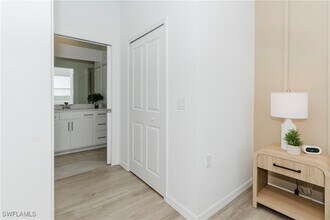 Building Photo - 15275 Grn Acrs Ave