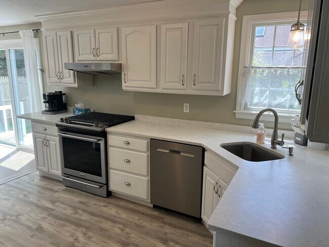 Building Photo - 58 Tupper Ave