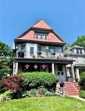 Building Photo - 144 Greenfield St