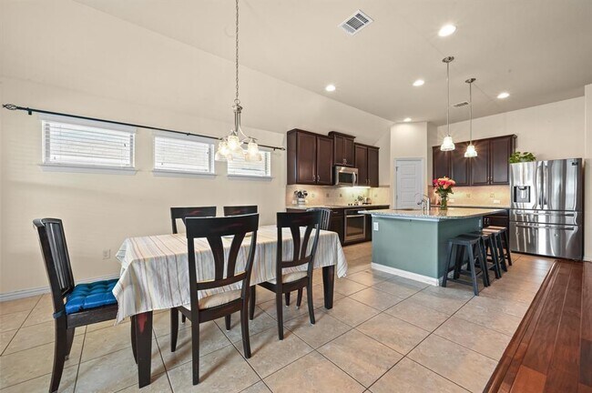 Foto del edificio - 703 N Emory Cove