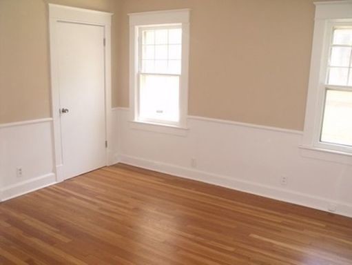 Building Photo - Charming Brookside Home!