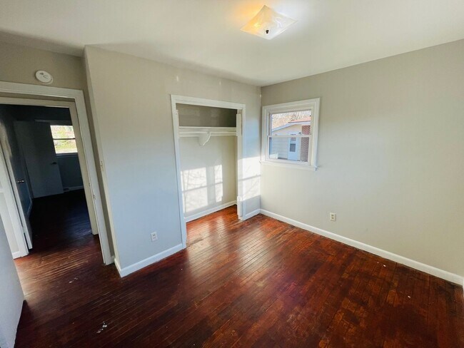Building Photo - Spacious 3bd /2 ba house