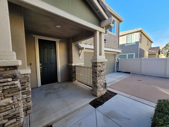 Building Photo - Two-Story 3-Bedroom Home in East Highland'...