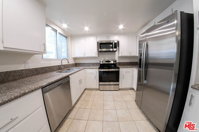 Foto del edificio - 7758 W 91st St