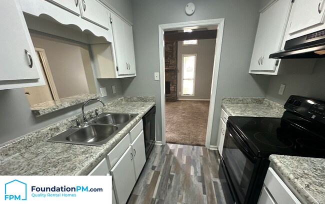 Building Photo - 5756 Crievewood Dr