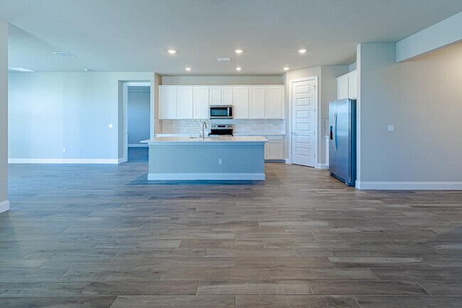 Foto del edificio - 9002 Dahlia Cir