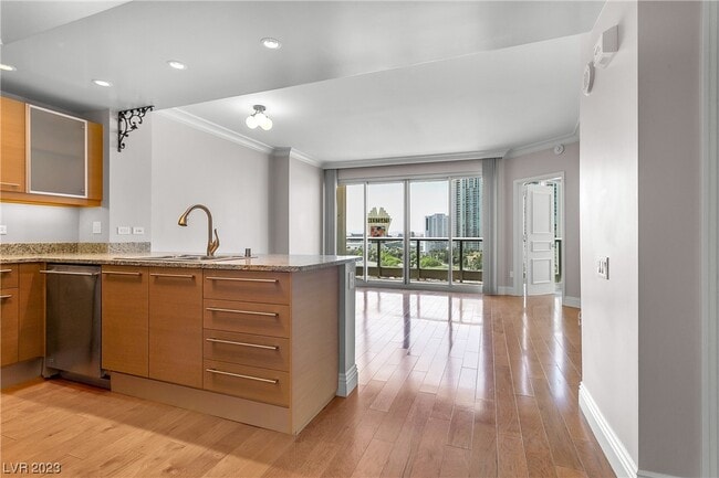 Building Photo - 222 Karen Ave