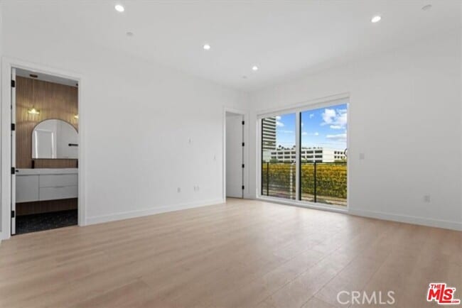 Building Photo - 1525 S Carmelina Ave