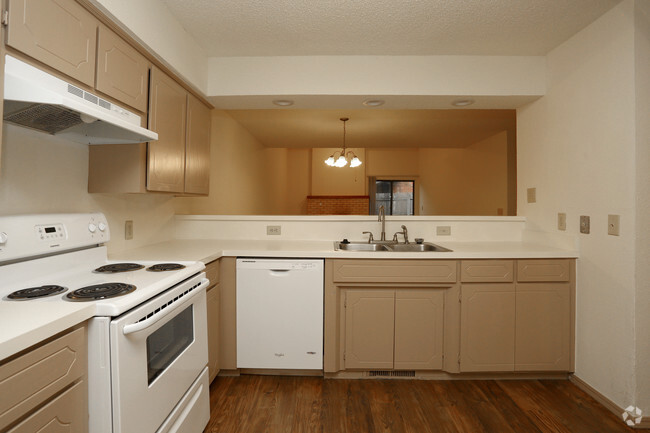 3BR, 2BA - E - 1350SF - Kitchen - Mason Landing