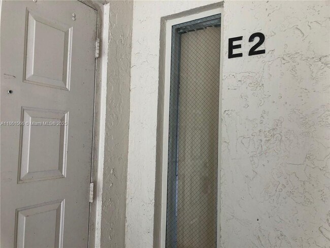Foto del edificio - 1102 Green Pine Blvd