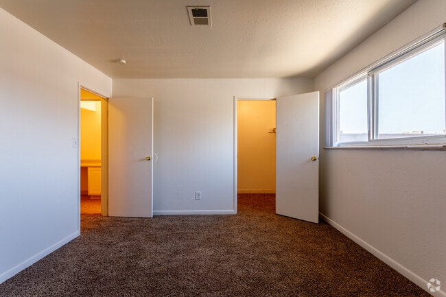 1BR, 1BA - 736SF - Belmar Groves
