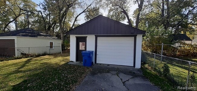 Building Photo - 8662 Ford Ave