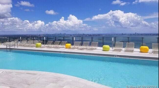 Foto del edificio - 501 NE 31st St