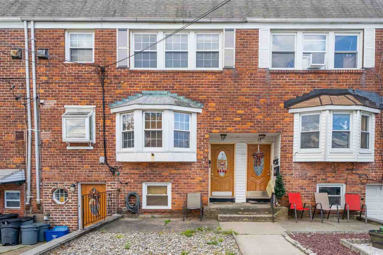 Primary Photo - 33 Crossgate Rd