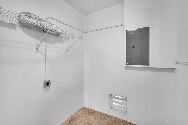 Foto del edificio - $3,300MONTHLY;17115 NW 12TH CT MIAMI, FL