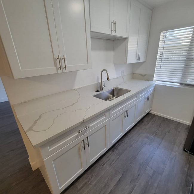 Foto del edificio - 3956 Stevely Ave