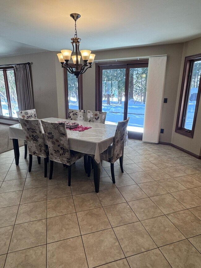 Comedor - 144 Swiss Meadow Ln