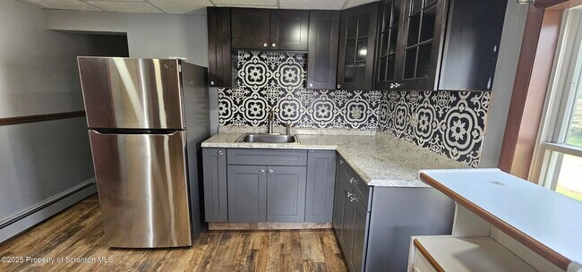 Foto del edificio - 608 N Valley Ave