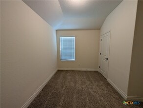 Building Photo - 322 Untermaier St