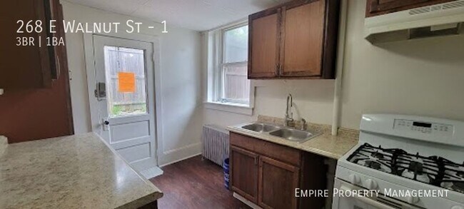 Foto del edificio - 1st Floor-3 Bedroom / 1 Bathroom Apartment...