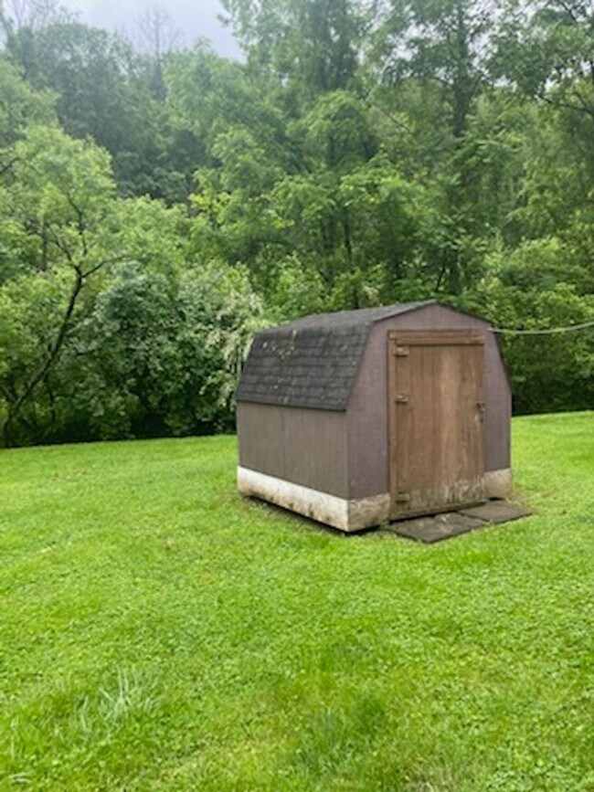 Building Photo - Two Bedroom Mobile Home in Quiet Setting