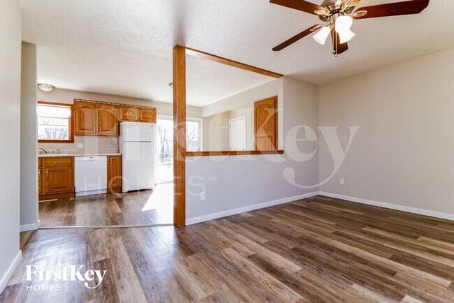 Building Photo - 836 Sommerset Drive