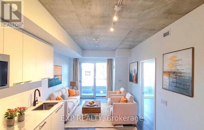 Photo du bâtiment - 1808 St Clair Ave W