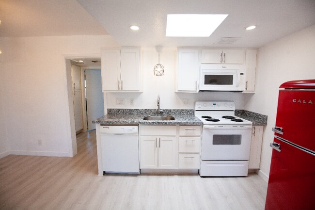 Building Photo - 3737 E Turney Ave