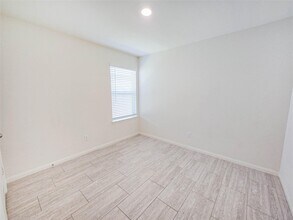 Building Photo - 332 Lone Mountain Dr
