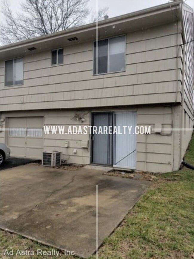 Building Photo - Awesome 2 Bedroom Duplex in Overland Park-Available in APRIL!!